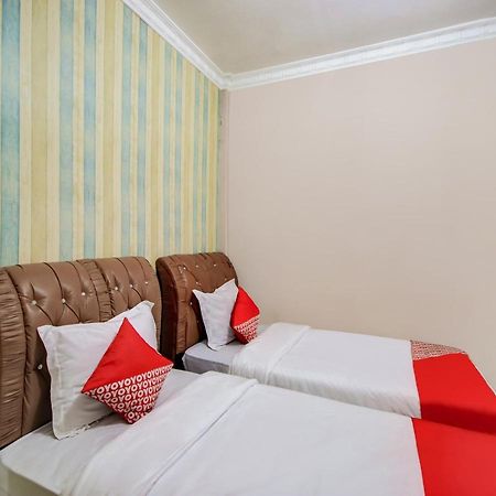Oyo 3389 Sonya Homestay Syariah Tebing Tinggi Eksteriør billede