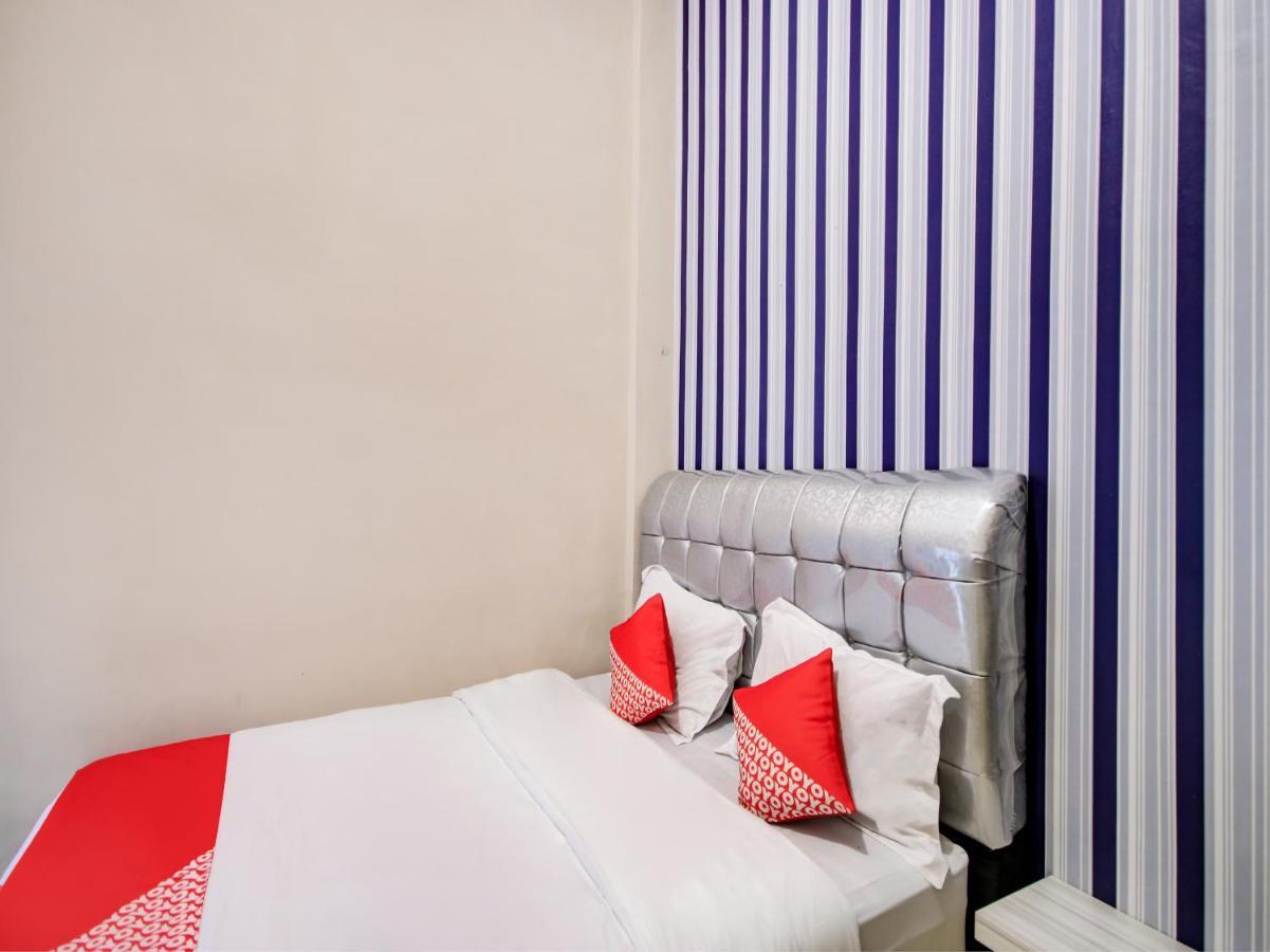 Oyo 3389 Sonya Homestay Syariah Tebing Tinggi Eksteriør billede